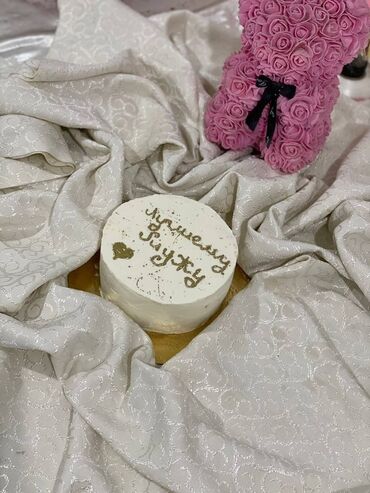 Выпечка, хлебобулочные изделия: Домашняя выпечка в больших прямоугольных формах. Ассортимент: - — 13