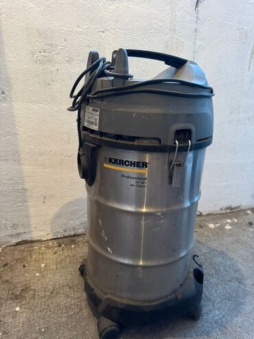 поломоечная машинка: Промышленный пылесос Karcher NT 38/1 Me Classic - Серия Professional