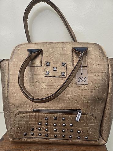 Ostalo: Minđuše 200 i 300 din — 22