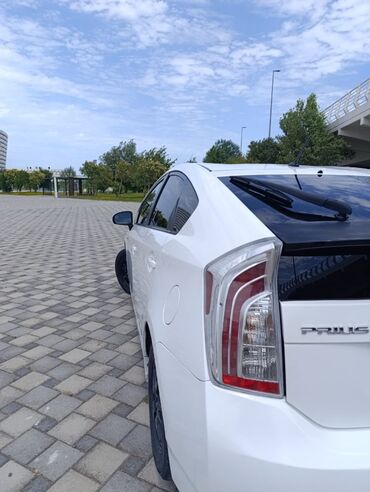 Toyota: Toyota Prius: 1.8 l | 2013 il Hetçbek — 5