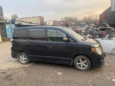 Toyota: Toyota Voxy: 2004 г., 2 л, Автомат, Бензин, Минивэн