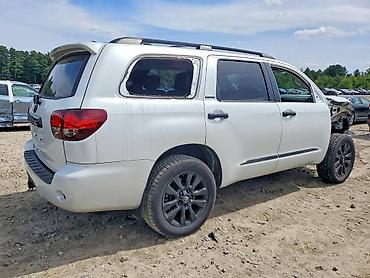 rav4 se: Toyota Sequoia: 2022 г., 5.7 л, Автомат, Бензин — 4
