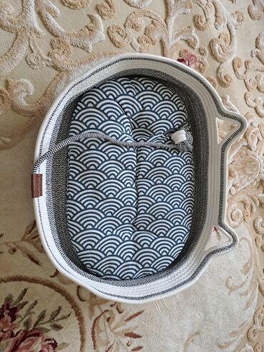 отдам переноску для кошек: Зоотовары. новый лежак. Лежак для кошки и собаки. размер 60 40 20