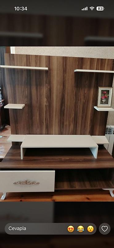 l masa: TV stendi və divar paneli desti - Material: ağ və qəhvəyi ağac — 1