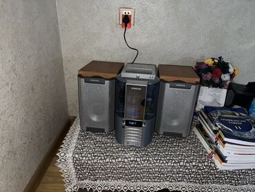 Mikrofonlar: Orginal samsung kalonka herseyi islekdir cox az islenib tecili