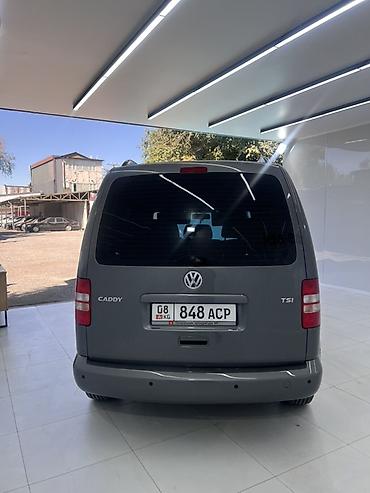 места: Volkswagen Caddy: 2013 г., 1.2 л, Механика, Бензин, Универсал — 5