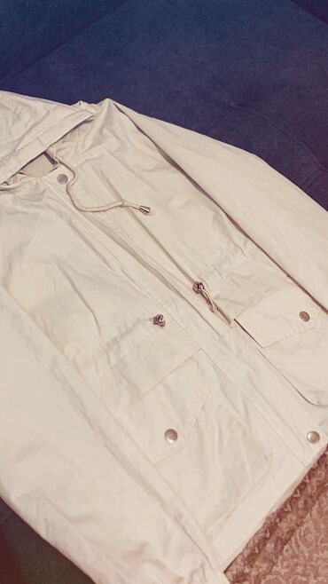 продаю в связи с переездом: Курточка хорошего качества носила два три раза итальянская в хорошем