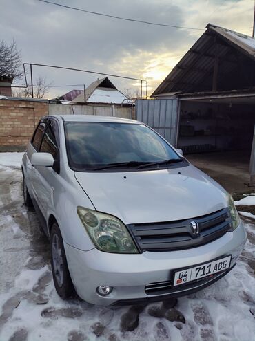 китайский автомобил: Toyota ist: 2003 г., 1.5 л, Автомат, Бензин, Хэтчбэк