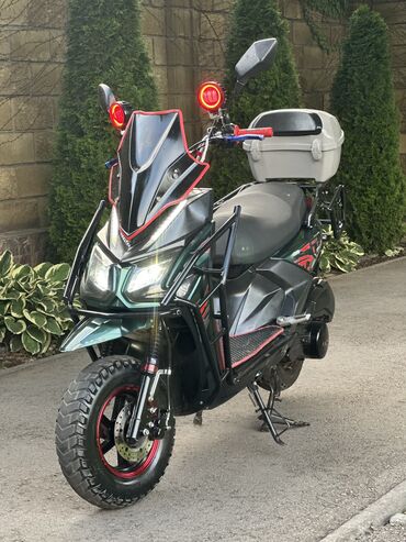 правый: Скутер Yamaha, 150 куб. см, Бензин, Б/у