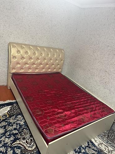 Двуспальная кровать, Б/у, С матрасом, длина - 180 см at lalafo.kg Двуспальная кровать, Б/у, С матрасом, длина - 180 см