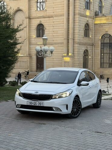 Kia: Taksiye Yararli Kredit yolu ile satilir İlkin odeniş en azi 3.000 azn — 1