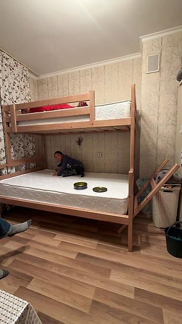 Двухъярусные кровати: Двухъярусная деревянная кровать «семейного» типа вместе с матрасом — 2