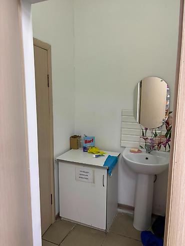Коммерциялык мүлк: Кеңселерди сатуу 83 м², Ремонту бар, Көп кабаттуу имарат, 1 кабат — 4