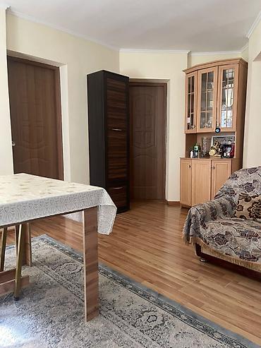 Продажа коттеджей и домов: 🏡 Продается 4 комнатный дом с времянкой 📍 Район: Ак-Орго 🏠 Площадь — 15