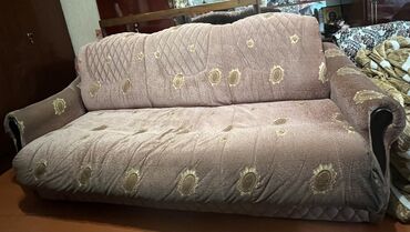 деревянный диван: Цвет - Коричневый, Б/у