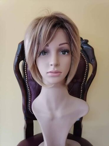 Perike i klipse: Perike
Cena 3200din — 8