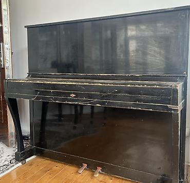gitara simləri: Upright pianino – “Belarus” (sovet istehsalı) Xüsusiyyətlər: - — 2
