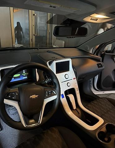 chevrolet camaro: Chevrolet Volt: 2013 г., Вариатор, Гибрид, Хэтчбэк — 3