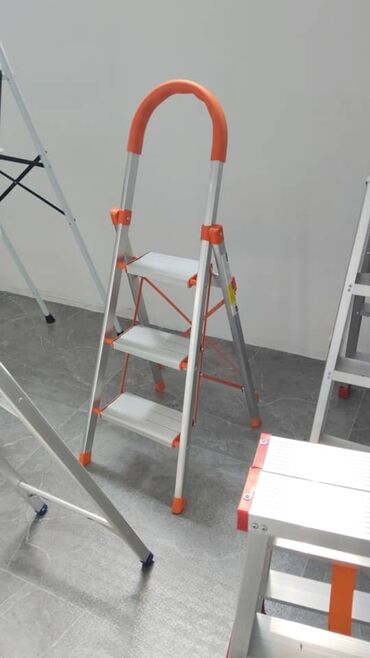 Nərdivanlar: Teleskopik nərdivan, müxtəlif hündürlüklərdə işləmək üçün ideal olan — 7