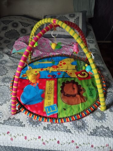 развивающий игровой центр для детей: Продаю развивающий коврик в идеальном состоянии