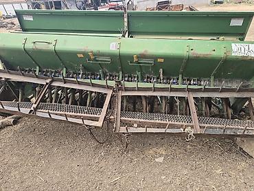 traktor t 28: Kənd təsərrüfatı üçün taxıl səpən agregat - Traktorla qoşulan — 1