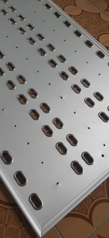 Vitrin üçün aksesuarlar: Məhsul: Mağaza vitrin sistemi üçün perforasiyalı relslər və asqı — 6