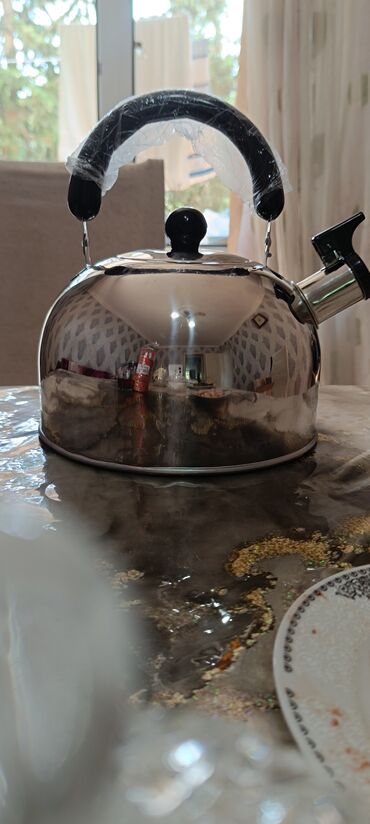 su cənləri işlənmiş: Yeni, rəng - Boz, Çaydan, Paslanmayan polad, 2 l, Azərbaycan