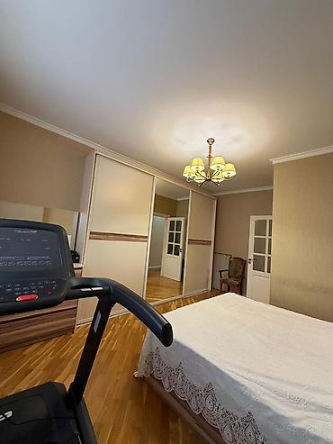 evler bine: İnqılabda Asan xıdmetle uzbeuz 135 kv 3 otaqlı eşyalı ev — 1