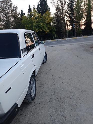 turbo az atego: VAZ 2107 avtomobili təqdim olunur. Sedan kuzovlu, ağ rəngli klassik — 10