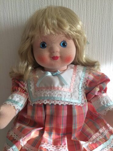 кровать для кукол: Нежная текстильная куколка США,винтаж. Состояние