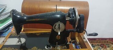 промышленные и бытовые швейные машинки: Швейная машина Механическая, Ручной