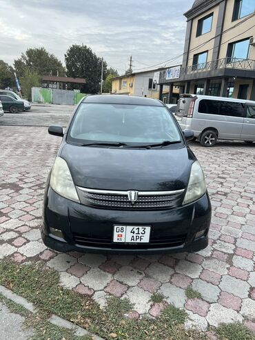 срочно продам авто в связи с переездом: Toyota Isis: 2005 г., 2 л, Вариатор, Бензин, Минивэн