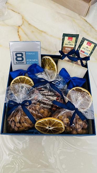 ad gunu samlari: Hədiyyə qutusu – kişilər üçün tematik komplekt Tərkib: - Faberlic 8 — 4