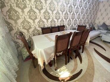 acilib baglanan masa: Qonaq otağı üçün, İşlənmiş, Açılan, Dördbucaq masa, 8 stul, Azərbaycan