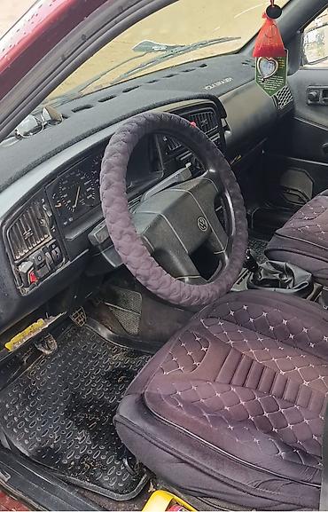jak авто: Volkswagen Passat: 1990 г., 2 л, Механика, Бензин, Универсал — 4