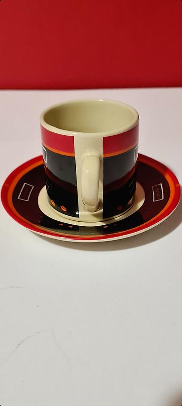 Kompleti posuđa: Servis 6 malih šoljica sa tacnom za kafu, motiv “CAFE’ LATTE”. - Nove — 10