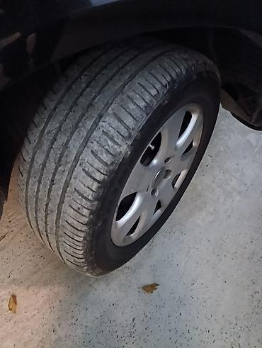 maşin tekerleri: Audi orijinal yüngül lehimli disklər və Bridgestone Dueler H/L — 1