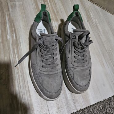 Women's Sneakers and athletic shoes: 40 — 3