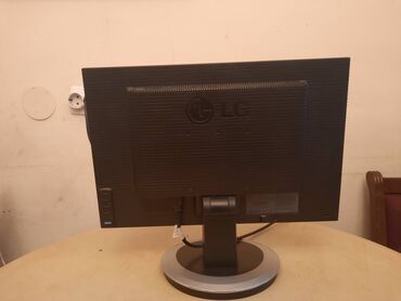 Monitori: LCD LG monitor za desktop racunar, kompjuter.
Ispravan.
Bez kablova — 8