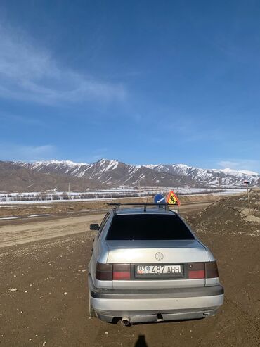 машинелер: Volkswagen Vento: 1993 г., 1.8 л, Механика, Бензин, Седан