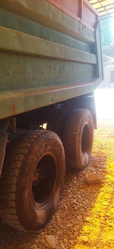 евро тонник: КамАЗ самосвал, зеленый, 6x4/6x6 грузовой автомобиль с откидывающимся — 7