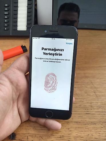 iphone aux: IPhone 8, 64 GB, Qara, Barmaq izi — 3