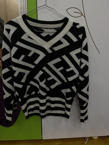 qadın koynekleri: Кофта, Fendi, S, цвет - Черный