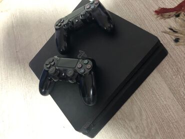 PS4 (Sony PlayStation 4): Продаю Плейстейшн 4 в хорошем состоянии всего лишь диск поставить и