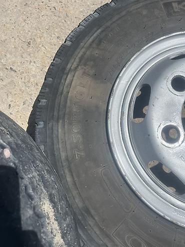 жёсткий тросс: Два грузовых колеса в сборе: диски + шины Kumho. Характеристики: - — 3