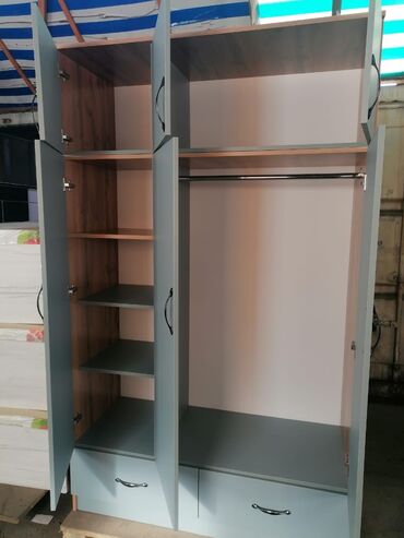 Шифоньеры: Шкаф трёх дверные. высота 2,15 Ширина 1,30 глубина 52 Цена 12500 — 9