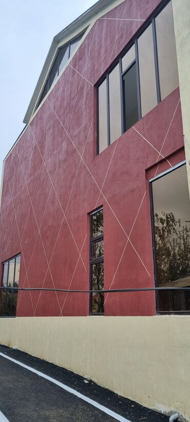 Binalar: Kommersiya təyinatlı iki mərtəbəli modern bina - Şüşəbənd vitrin — 12