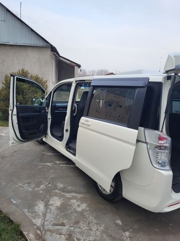 Honda: Honda Stepwgn: 2010 г., 2 л, Автомат, Бензин, Минивэн — 4