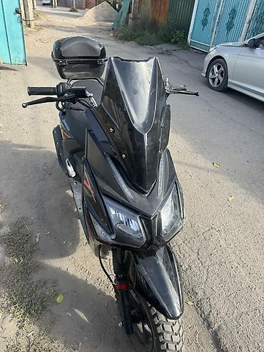 n max: Скутер Benelli (50–125 см³, серия Street/City) в черном цвете — 4