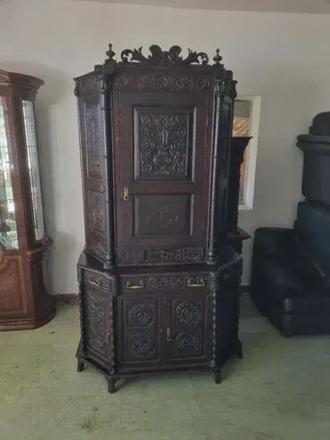 Stilske komode: Retko u ponudi star preko dvesta godina. Dobro stanje na lalafo.rs — 6 Stilske komode: Retko u ponudi star preko dvesta godina. Dobro stanje — 6